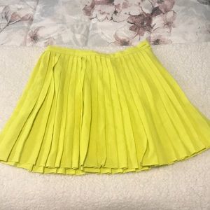 Pleated lime green skirt (Never Worn)